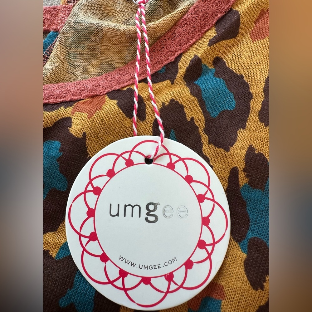 Umgee Leopard print Top - NWT - Picture 7 of 8
